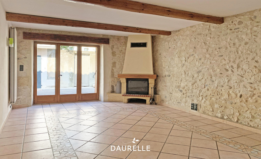 A vendre à NOVES, maison de village avec 3 chambres et gara